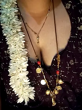 Snapshot of tuttifrutti17 chatting on 03/16/25, 06:42 tuttifrutti17 online show from 03/16/25, 06:42