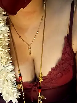 Snapshot of tuttifrutti17 chatting on 03/21/25, 05:34 tuttifrutti17 online show from 03/21/25, 05:34