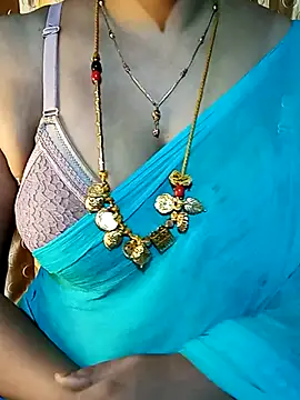 Snapshot of tuttifrutti17 chatting on 09/23/25, 05:27 tuttifrutti17 online show from 09/23/25, 05:27