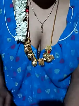 Snapshot of tuttifrutti17 chatting on 09/29/25, 05:18 tuttifrutti17 online show from 09/29/25, 05:18