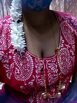 Snapshot of tuttifrutti17 chatting on 01/10/26, 05:15 tuttifrutti17 online show from 01/10/26, 05:15