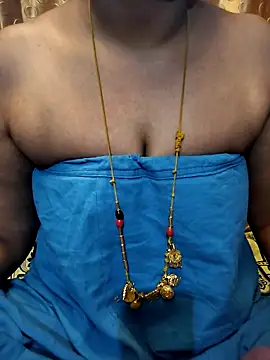 Snapshot of tuttifrutti17 chatting on 02/26/26, 05:45 tuttifrutti17 online show from 02/26/26, 05:45