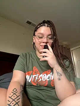 QueenNuttCollector online show from 11/19/25, 05:24