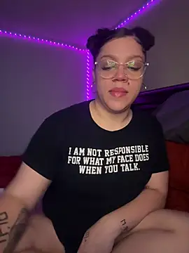 Snapshot of QueenNuttCollector chatting on 01/11/26, 12:43 QueenNuttCollector online show from 01/11/26, 12:43