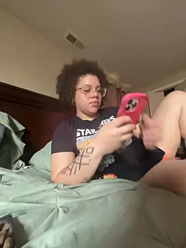 Snapshot of QueenNuttCollector chatting on 03/05/26, 04:47 QueenNuttCollector online show from 03/05/26, 04:47