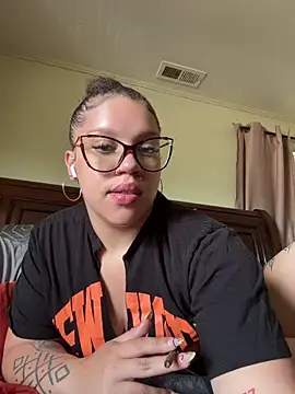 QueenNuttCollector online show from 06/15/26, 06:21