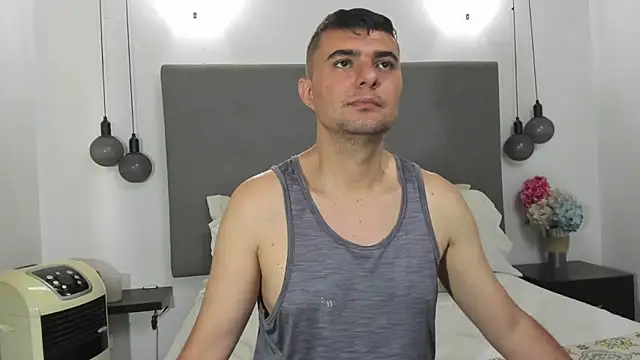 Snapshot of andrhes_baby chatting on 10/10/25, 02:27 andrhes baby online show from 10/10/25, 02:27