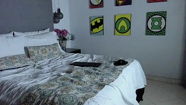 Snapshot of andrhes_baby chatting on 10/20/25, 01:17 andrhes baby online show from 10/20/25, 01:17