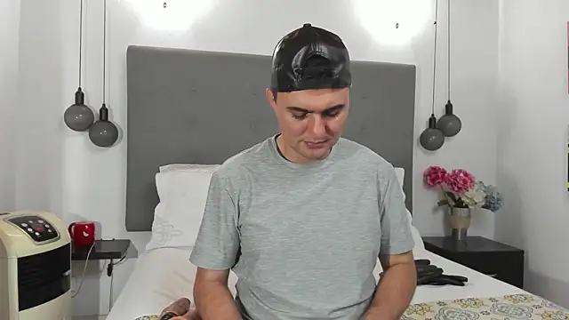 Snapshot of andrhes_baby chatting on 11/16/25, 08:58 andrhes baby online show from 11/16/25, 08:58