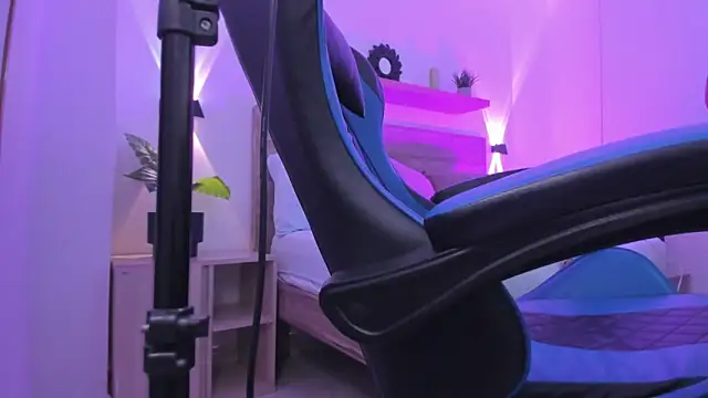 izaro22 online show from 12/05/25, 12:47