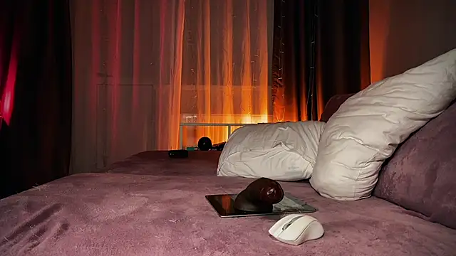 Snapshot of Pi-x-ie chatting on 02/08/26, 04:10 Pi-x-ie online show from 02/08/26, 04:10