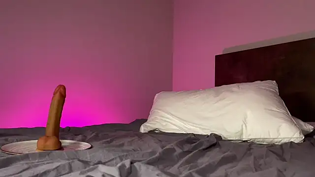 Snapshot of Pi-x-ie chatting on 04/05/26, 03:42 Pi-x-ie online show from 04/05/26, 03:42