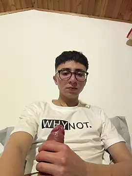 Snapshot of CamiRojas_boy chatting on 01/16/26, 04:38 CamiRojas boy online show from 01/16/26, 04:38