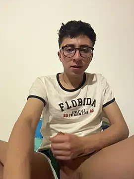 Snapshot of CamiRojas_boy chatting on 02/27/26, 03:50 CamiRojas boy online show from 02/27/26, 03:50