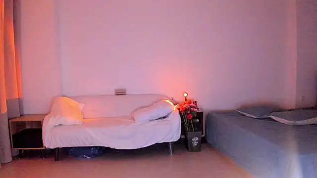 Snapshot of kawaii_mia chatting on 12/25/24, 10:37 kawaii mia online show from 12/25/24, 10:37