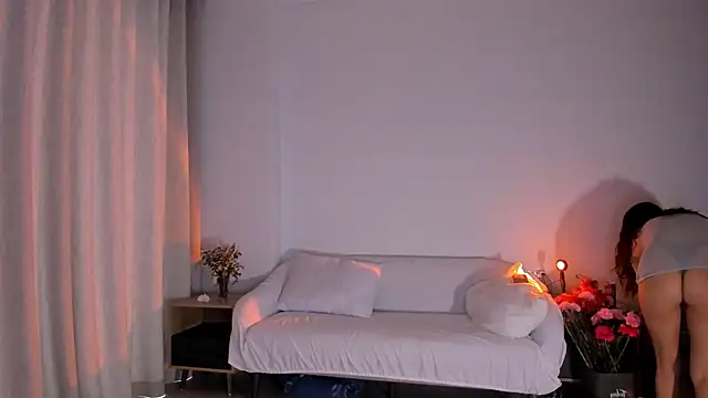 Snapshot of kawaii_mia chatting on 12/27/24, 01:53 kawaii mia online show from 12/27/24, 01:53