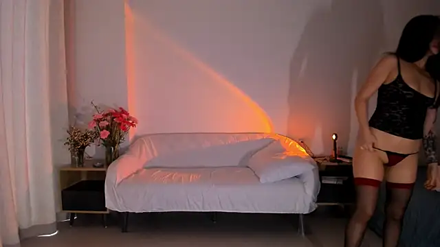 Snapshot of kawaii_mia chatting on 12/28/24, 04:41 kawaii mia online show from 12/28/24, 04:41