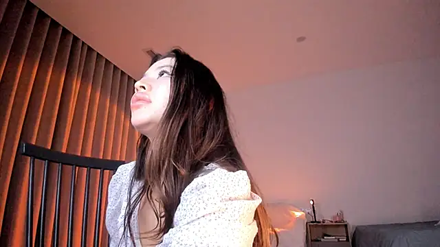 Snapshot of kawaii_mia chatting on 01/01/25, 03:24 kawaii mia online show from 01/01/25, 03:24