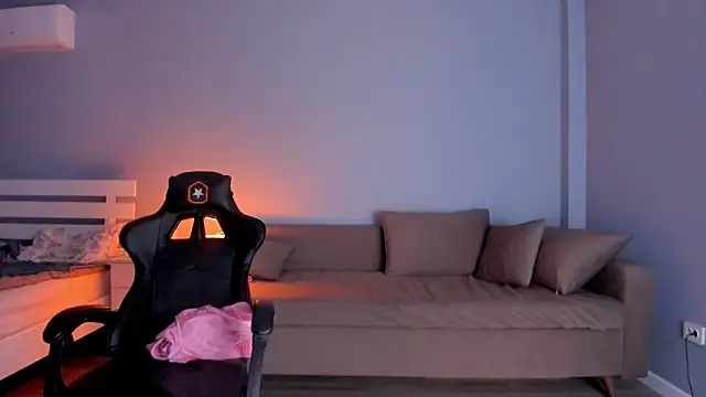 Snapshot of kawaii_mia chatting on 03/10/25, 04:14 kawaii mia online show from 03/10/25, 04:14