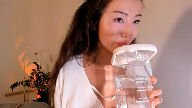 Snapshot of kawaii_mia chatting on 10/01/25, 04:46 kawaii mia online show from 10/01/25, 04:46