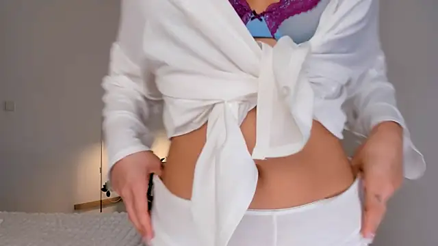 Snapshot of kawaii_mia chatting on 10/12/25, 01:54 kawaii mia online show from 10/12/25, 01:54