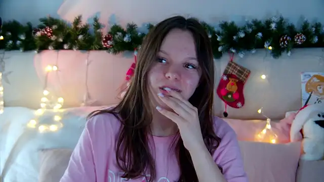 Snapshot of ElisabethDavis chatting on 01/12/25, 12:18 ElisabethDavis online show from 01/12/25, 12:18