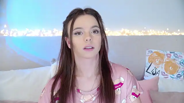 Snapshot of ElisabethDavis chatting on 01/21/25, 03:10 ElisabethDavis online show from 01/21/25, 03:10