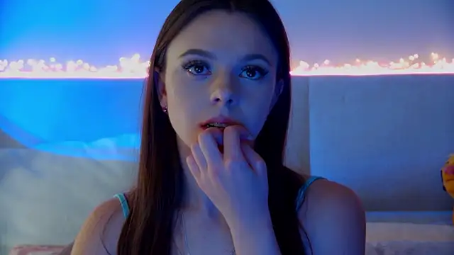 Snapshot of ElisabethDavis chatting on 03/10/25, 10:02 ElisabethDavis online show from 03/10/25, 10:02