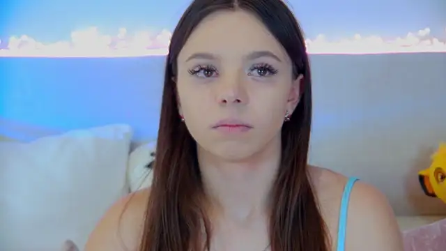 Snapshot of ElisabethDavis chatting on 03/11/25, 11:04 ElisabethDavis online show from 03/11/25, 11:04