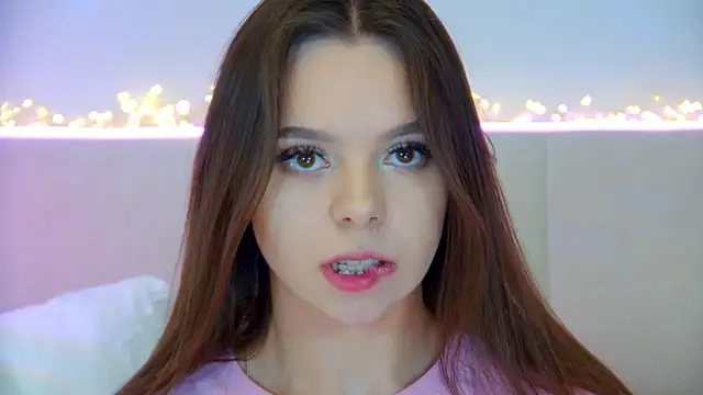 Snapshot of ElisabethDavis chatting on 03/16/25, 03:17 ElisabethDavis online show from 03/16/25, 03:17