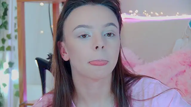 Snapshot of ElisabethDavis chatting on 09/27/25, 03:06 ElisabethDavis online show from 09/27/25, 03:06