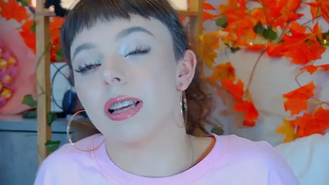 Snapshot of ElisabethDavis chatting on 10/13/25, 03:12 ElisabethDavis online show from 10/13/25, 03:12