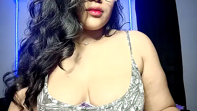 Snapshot of Lucy_kanne chatting on 12/28/24, 11:37 Lucy kanne online show from 12/28/24, 11:37