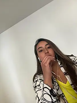 Snapshot of Vaiolet_a chatting on 07/03/26, 03:29 Vaiolet a online show from 07/03/26, 03:29