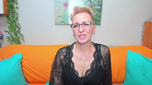 Snapshot of iamyourdream89 chatting on 12/23/25, 10:57 iamyourdream89 online show from 12/23/25, 10:57