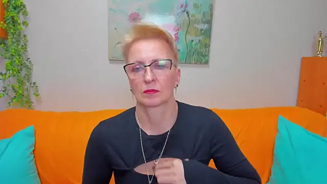 Snapshot of iamyourdream89 chatting on 02/03/26, 02:44 iamyourdream89 online show from 02/03/26, 02:44