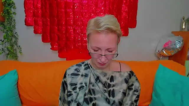 Snapshot of iamyourdream89 chatting on 02/08/26, 06:00 iamyourdream89 online show from 02/08/26, 06:00