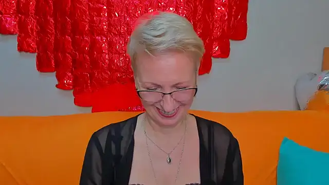 Snapshot of iamyourdream89 chatting on 02/11/26, 12:32 iamyourdream89 online show from 02/11/26, 12:32