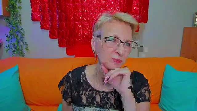 Snapshot of iamyourdream89 chatting on 02/17/26, 04:24 iamyourdream89 online show from 02/17/26, 04:24