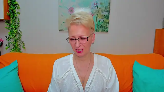 Snapshot of iamyourdream89 chatting on 03/15/26, 01:06 iamyourdream89 online show from 03/15/26, 01:06