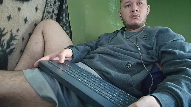 Snapshot of sweet_cock28 chatting on 10/03/25, 03:31 sweet cock28 online show from 10/03/25, 03:31