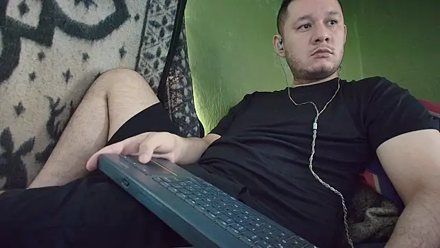 Snapshot of sweet_cock28 chatting on 10/15/25, 03:34 sweet cock28 online show from 10/15/25, 03:34