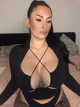 Mia-Bremer online show from 11/25/25, 12:27