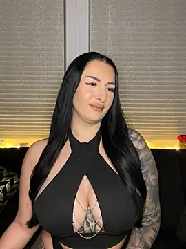 Snapshot of Mia-Bremer chatting on 02/15/26, 12:36 Mia-Bremer online show from 02/15/26, 12:36