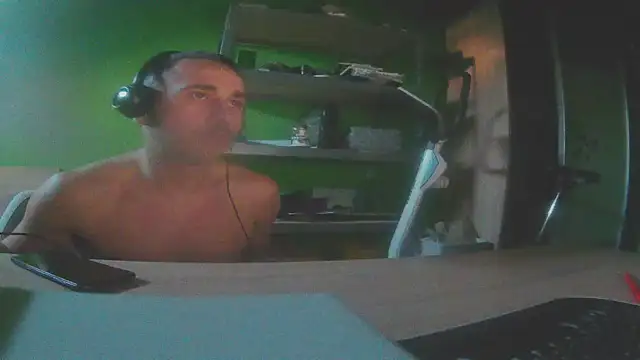 Snapshot of capoloveu chatting on 03/03/25, 03:20 capoloveu online show from 03/03/25, 03:20