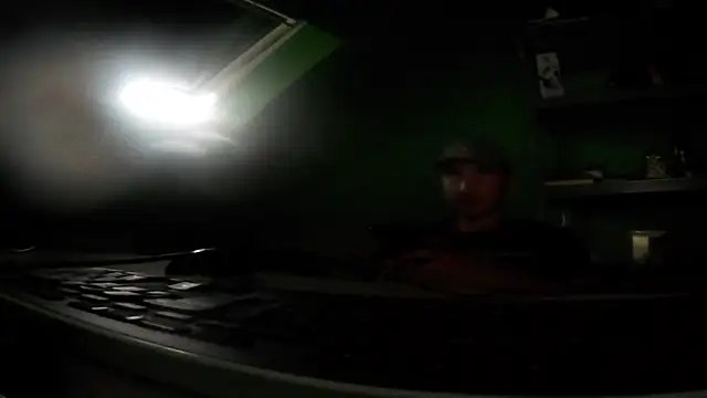 Snapshot of capoloveu chatting on 09/11/25, 05:13 capoloveu online show from 09/11/25, 05:13