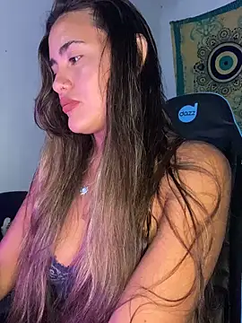 Snapshot of fenixgre chatting on 10/30/25, 05:02 fenixgre online show from 10/30/25, 05:02