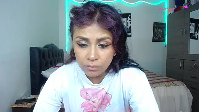 Snapshot of pinky_violeta chatting on 04/06/26, 01:12 pinky violeta online show from 04/06/26, 01:12