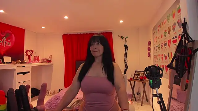 Sarah teiku online show from 06/17/26, 07:04