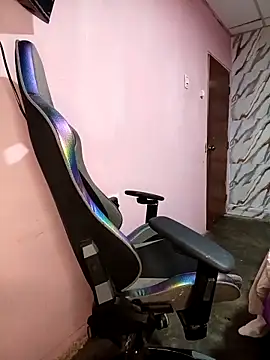 Snapshot of kanyat_ chatting on 11/30/25, 02:32 kanyat online show from 11/30/25, 02:32